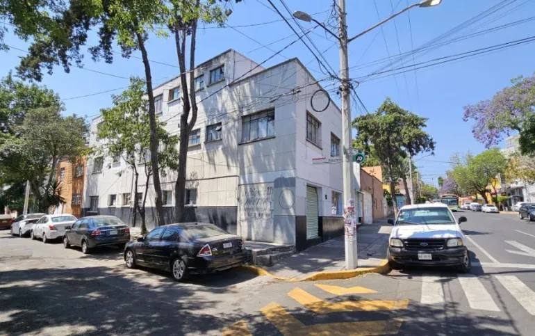 Edificio en Venta en Molino de Rosas, CDMX.