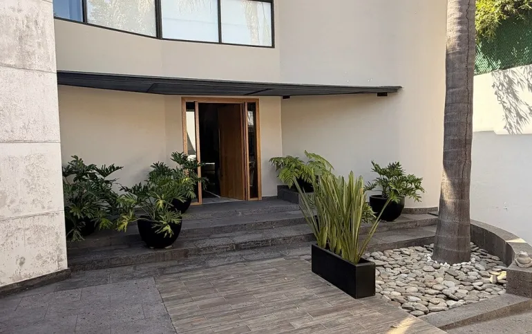 Casa de Lujo con Vista Panorámica a la Cañada y Alberca en Bosques de Las Lomas