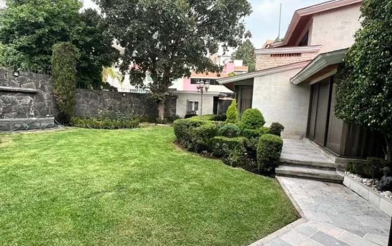 Casa en venta,  Col. Jardines en la Montaña