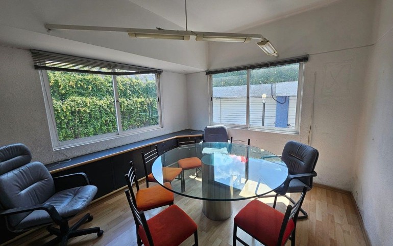 Casa en venta con uso de suelo para oficinas en Guadalupe Inn