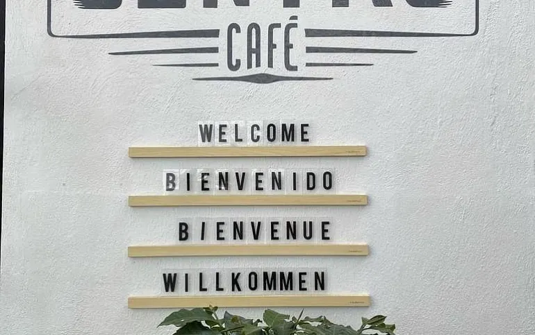 Se renta local para cafetería enfrente de parque España