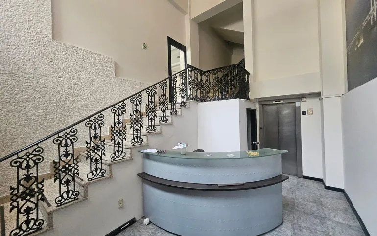 Edificio de oficinas en renta