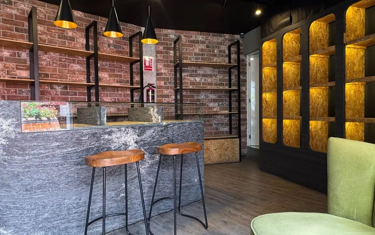 ESPECTACULAR LOCAL EN PASAJE POLANCO