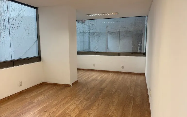 OFICINA EN RENTA SOBRE PERIFÉRICO MUY BIEN UBICADA