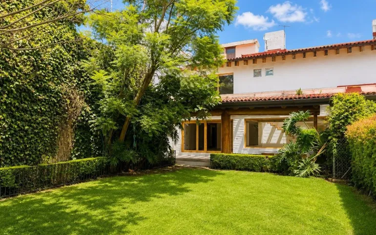 Hermosa casa en renta, en fraccionamiento cerrado, Jardines del Pedregal
