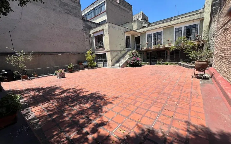 Casa con uso de suelo comercial en venta, en el corazón de San Ángel