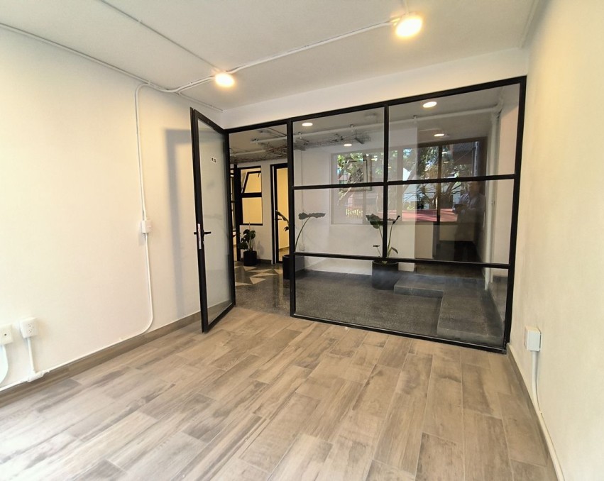 Oficina en Renta en Edificio Multifuncional con Excelente Ubicación y Servicios