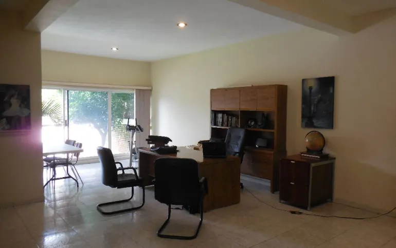 Residencia  en Fraccionamiento Burgos Bugambilias, de  4 recamaras