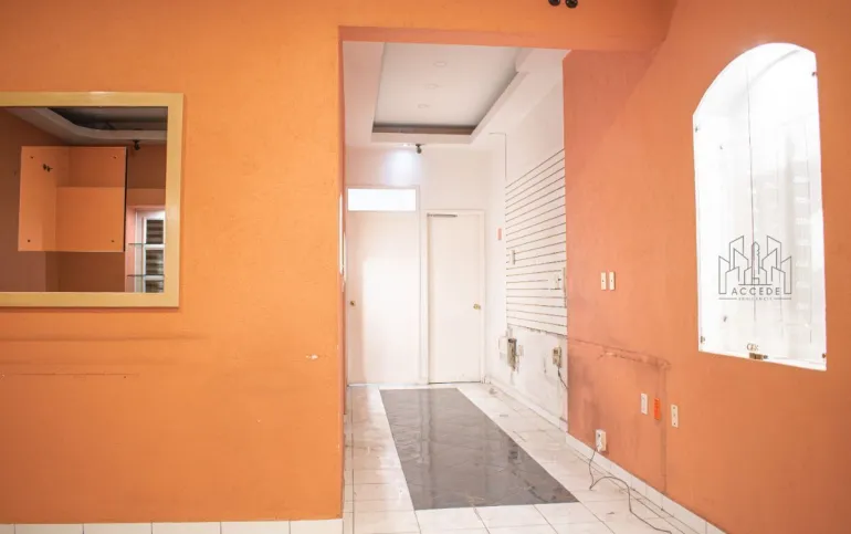 Local comercial en avenida principal frente a Condesa