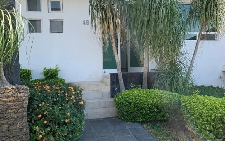 Rento casa en condominio junto al Colegio Fontanar, en Corregidora, Querétaro