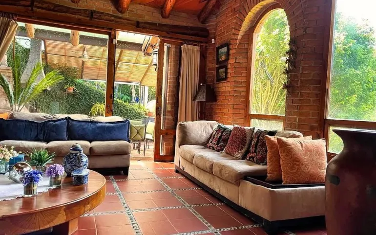 SE VENDE CASA EN CLUB DE GOLF AVANDARO, VALLE DE BRAVO.